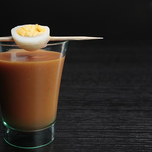 Salmorejo con huevo de codorniz