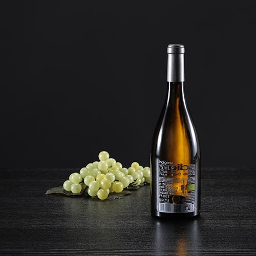 Botella de vino blanco Indígena, D.O. Penedés