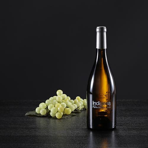 Botella de vino blanco Indígena, D.O. Penedés