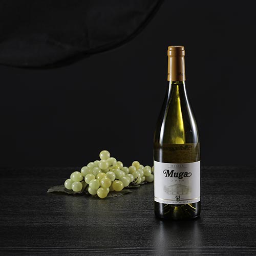 Botella de vino blanco Muga, D.O. Rioja
