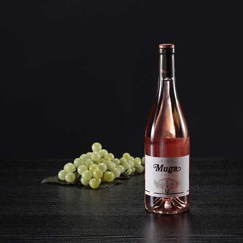 Botella de vino rosado Muga, D.O. Rioja