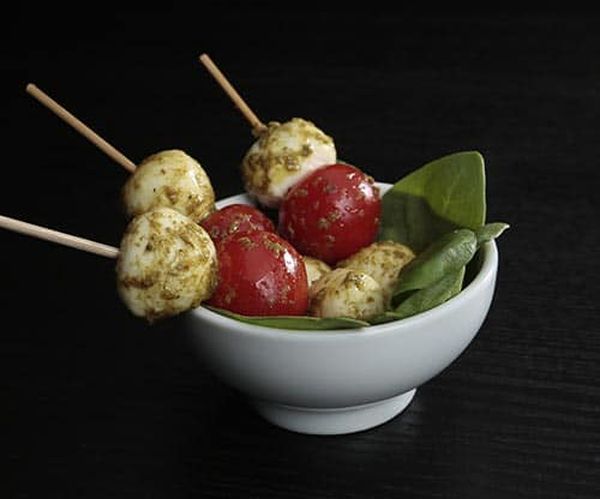 brocheta-tomate-cherry-mozzarella600x500